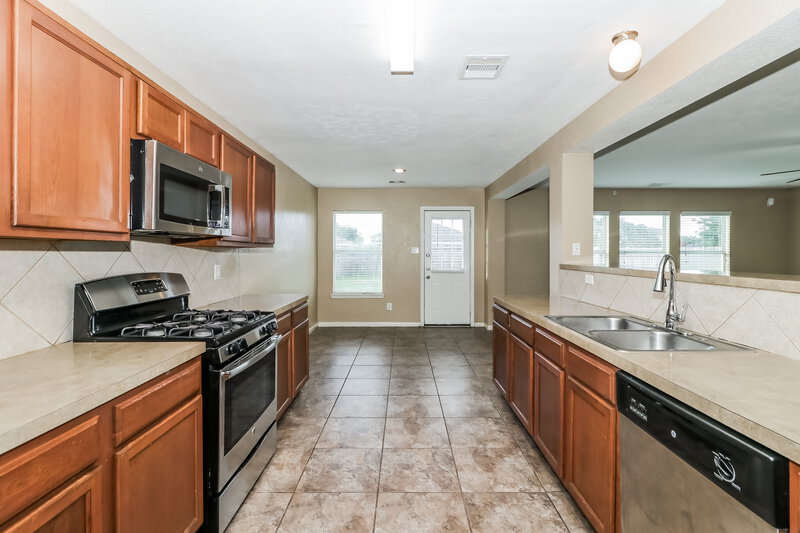 1,840/Mo, 20710 Tayman Oaks Dr Cypress, TX 77433 Kitchen View