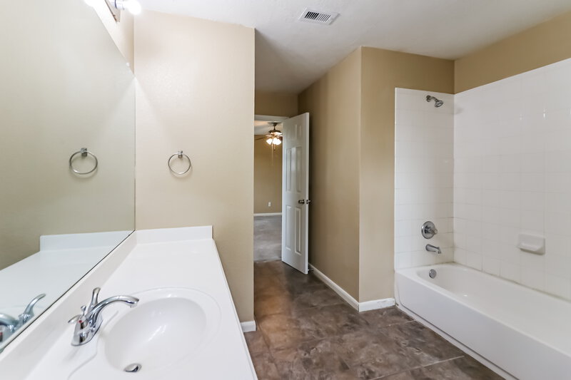 2,285/Mo, 20710 Tayman Oaks Dr Cypress, TX 77433 Main Bathroom View