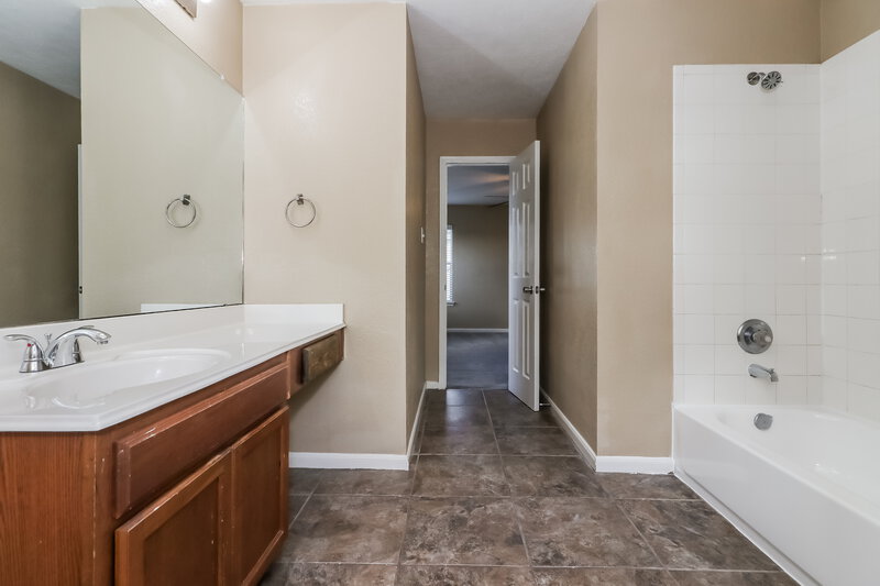 1,840/Mo, 20710 Tayman Oaks Dr Cypress, TX 77433 Main Bathroom View