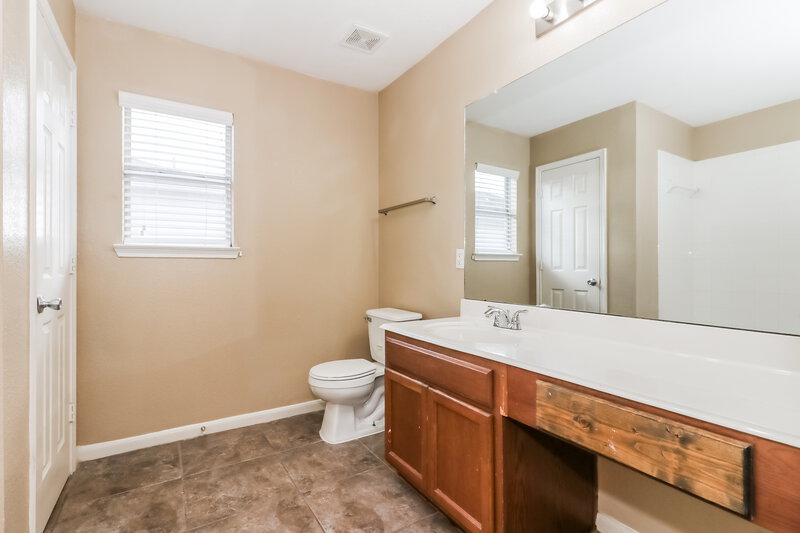 1,840/Mo, 20710 Tayman Oaks Dr Cypress, TX 77433 Main Bathroom View 2