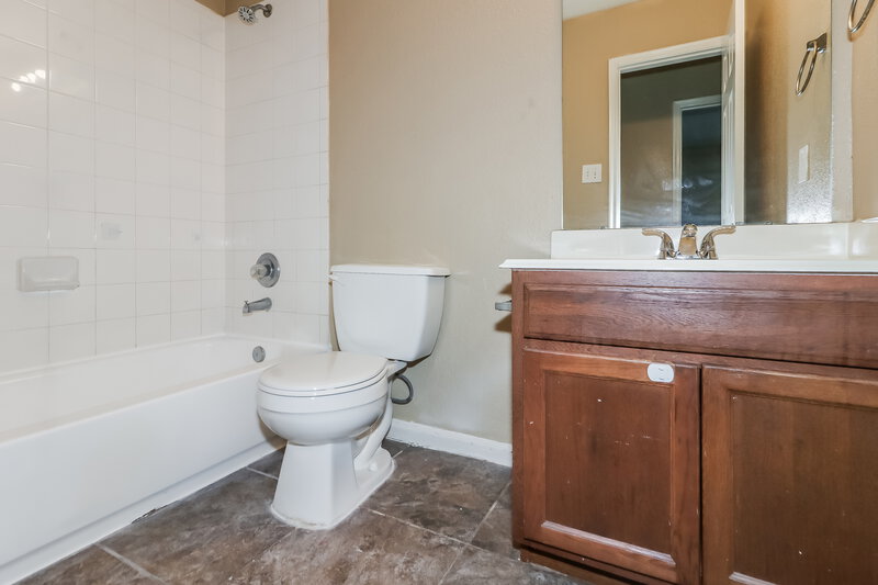 1,840/Mo, 20710 Tayman Oaks Dr Cypress, TX 77433 Bathroom View