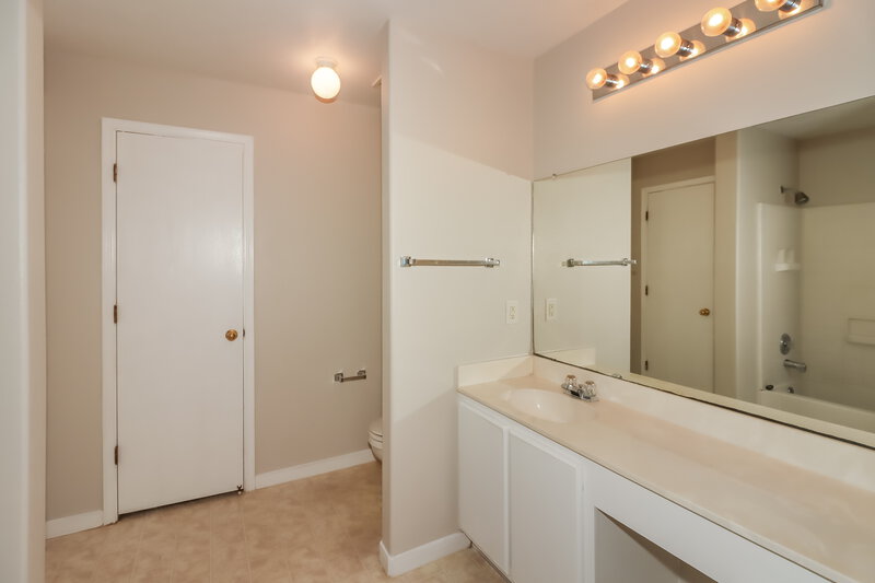 2,820/Mo, 7811 Sisterdale Dr Cypress, TX 77433 Main Bathroom View