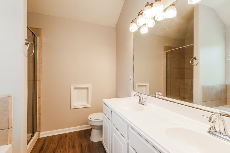 2,105/Mo, 5111 Rustling Branch Ln Katy, TX 77449 Main Bathroom View