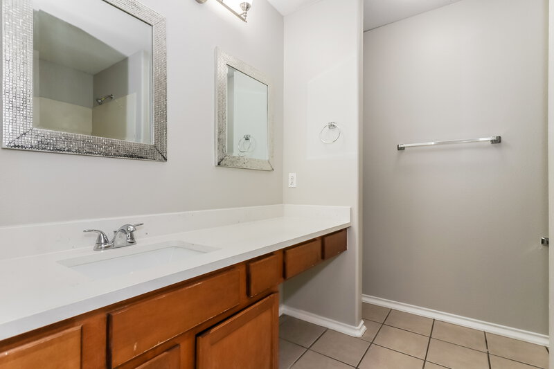 1,880/Mo, 20814 Dewberry Creek Ln Katy, TX 77449 Main Bathroom View