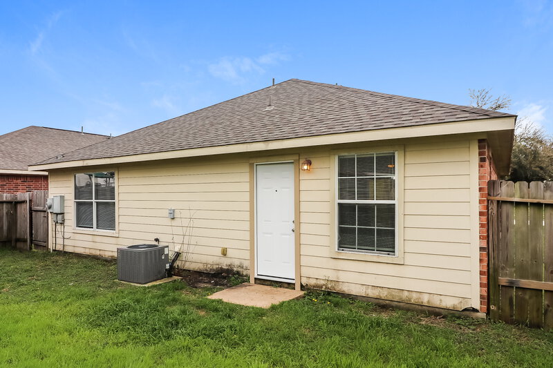 1,880/Mo, 20814 Dewberry Creek Ln Katy, TX 77449 Rear View