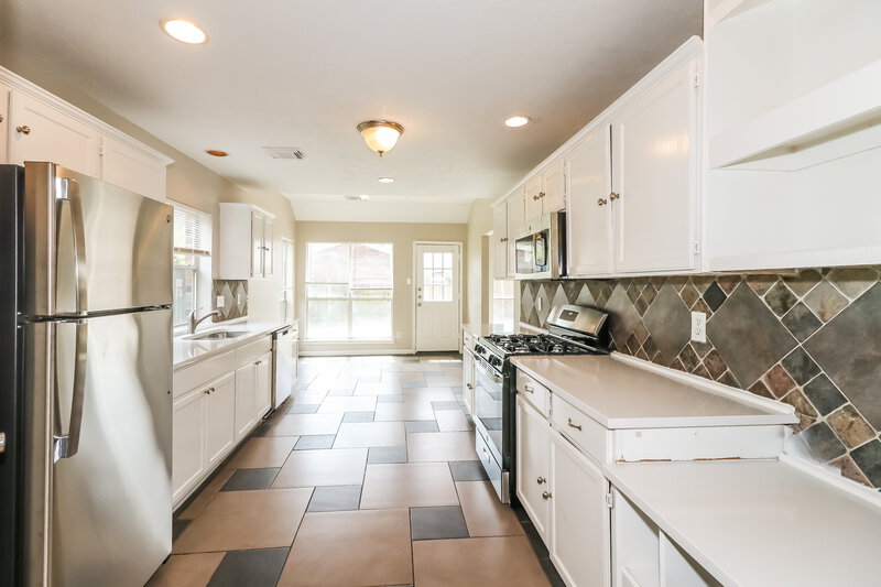 2,075/Mo, 6207 Hampton Oak Ct Katy, TX 77449 Kitchen View 2