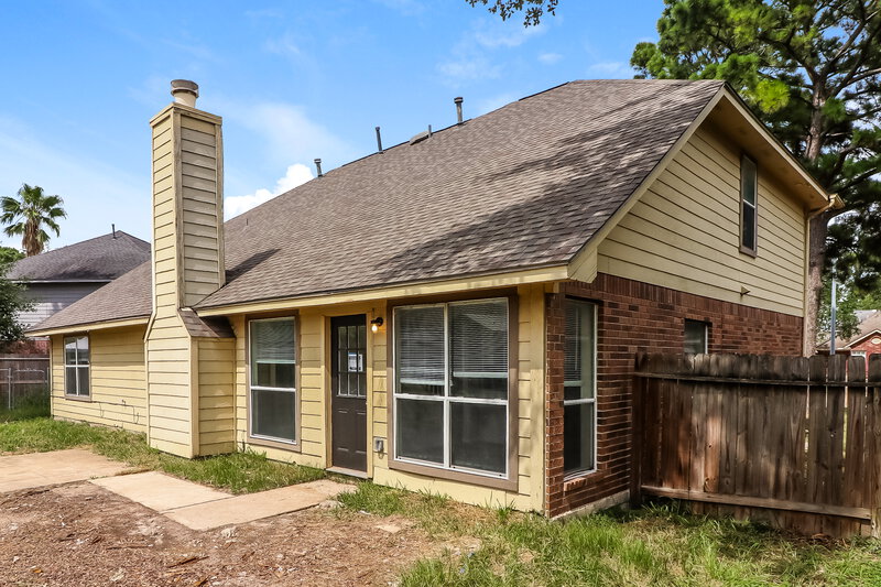 2,075/Mo, 6207 Hampton Oak Ct Katy, TX 77449 Rear View
