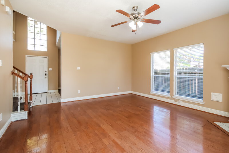 0/Mo, 21723 Wildcroft Dr Katy, TX 77449 Living Room View