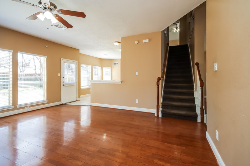 0/Mo, 21723 Wildcroft Dr Katy, TX 77449 Living Room View 2
