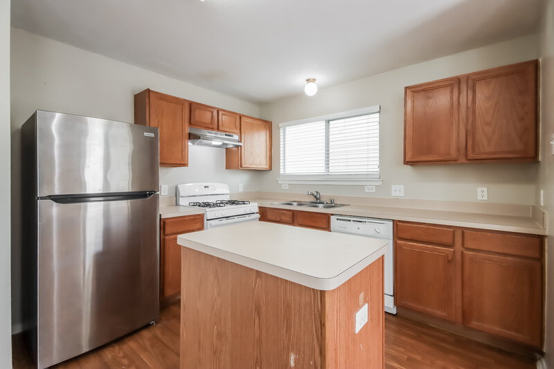 1,605/Mo, 20640 Patriot Park Ln Katy, TX 77449 Kitchen View 2