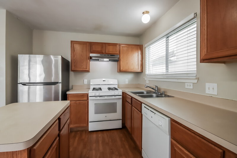 1,605/Mo, 20640 Patriot Park Ln Katy, TX 77449 Kitchen View 3