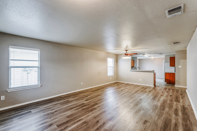 1,800/Mo, 20830 Banyan Crest Ln Katy, TX 77449 Living Room View 2