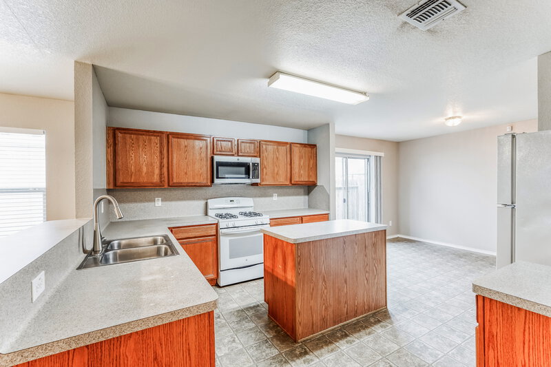 1,800/Mo, 20830 Banyan Crest Ln Katy, TX 77449 Kitchen View