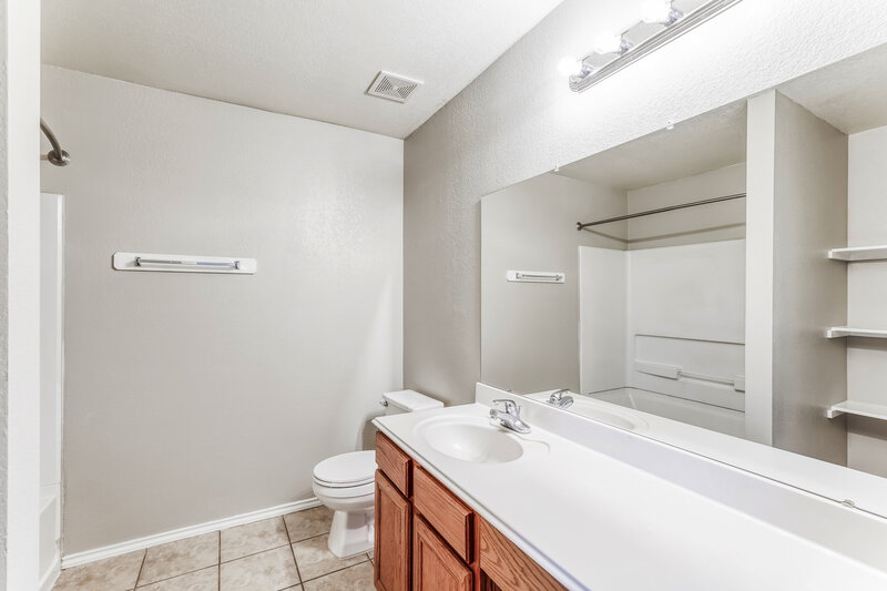 1,800/Mo, 20830 Banyan Crest Ln Katy, TX 77449 Main Bathroom View