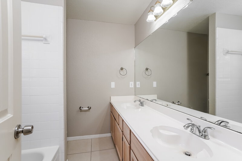 2,430/Mo, 6422 Garden Canyon Dr Katy, TX 77449 Main Bathroom View 2