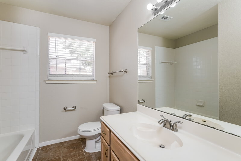 2,430/Mo, 6422 Garden Canyon Dr Katy, TX 77449 Bathroom View