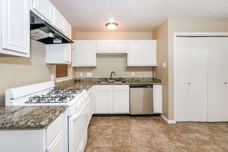 1,815/Mo, 6807 Arrowchase Ct Katy, TX 77449 Kitchen View