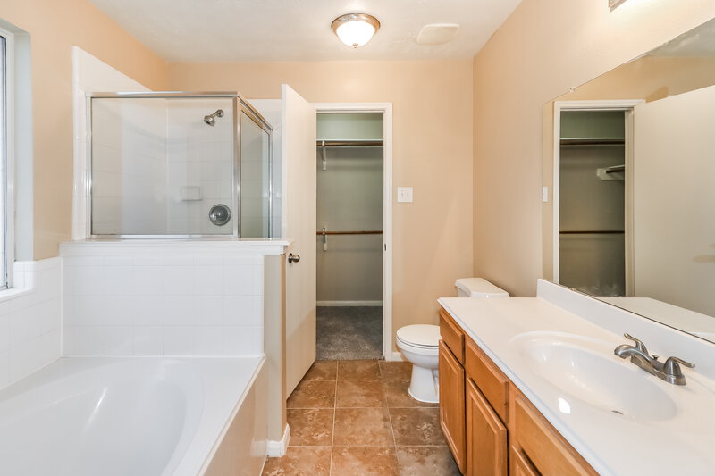 1,815/Mo, 6807 Arrowchase Ct Katy, TX 77449 Main Bathroom View