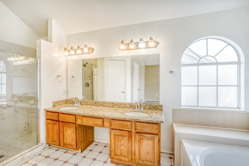 1,885/Mo, 6018 Fern Hollow Ct Katy, TX 77449 Main Bathroom View