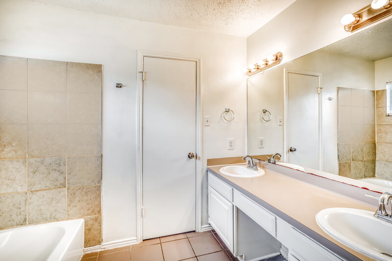 1,885/Mo, 6018 Fern Hollow Ct Katy, TX 77449 Bathroom View
