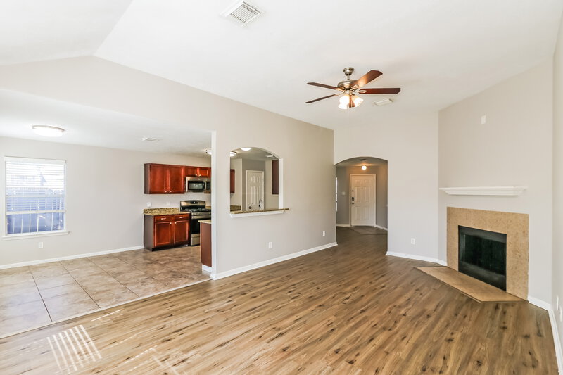 1,730/Mo, 19831 Billineys Park Dr Katy, TX 77449 Living Room View 2