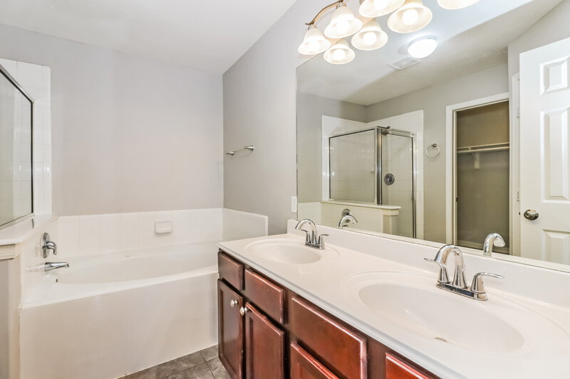 1,730/Mo, 19831 Billineys Park Dr Katy, TX 77449 Main Bathroom View