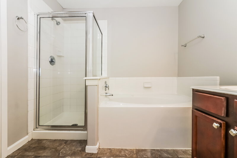 1,730/Mo, 19831 Billineys Park Dr Katy, TX 77449 Main Bathroom View 2