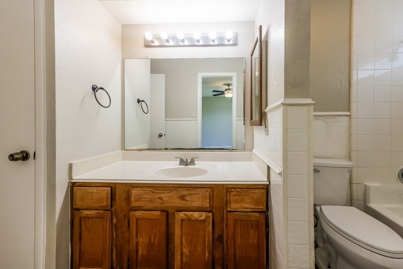 0/Mo, 19834 Packwood Dr Katy, TX 77449 Main Bathroom View