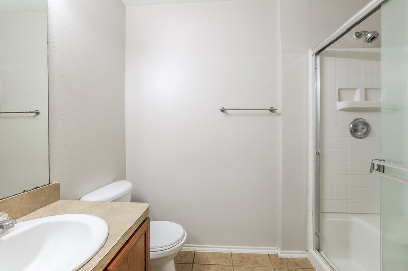 1,675/Mo, 6250 Gillian Park Dr Katy, TX 77449 Main Bathroom View