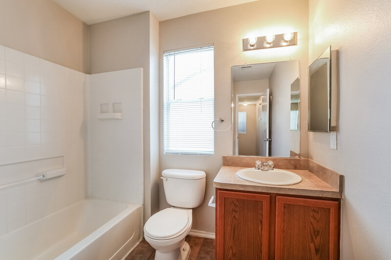 1,675/Mo, 6250 Gillian Park Dr Katy, TX 77449 Bathroom View