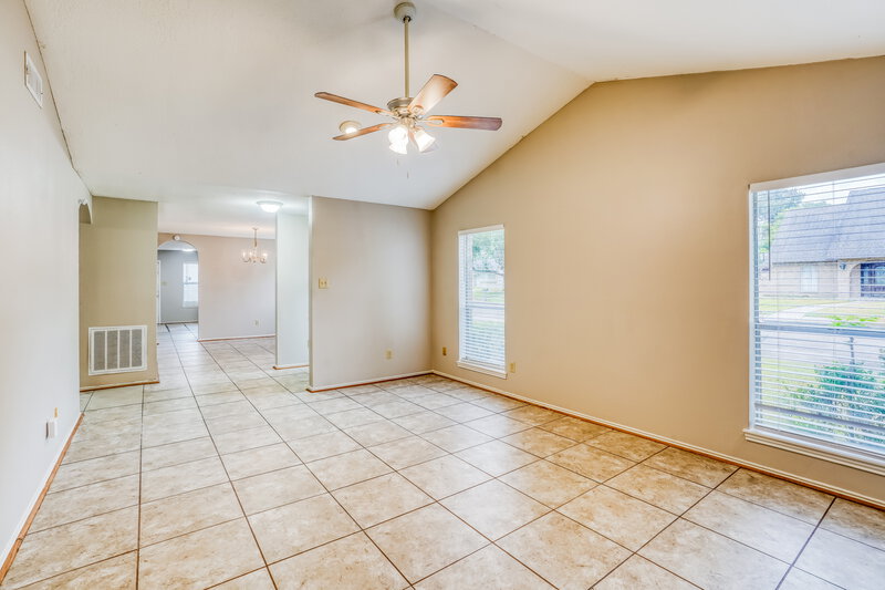 1,985/Mo, 3202 Palm Desert Ln Missouri City, TX 77459 Living Room View 2