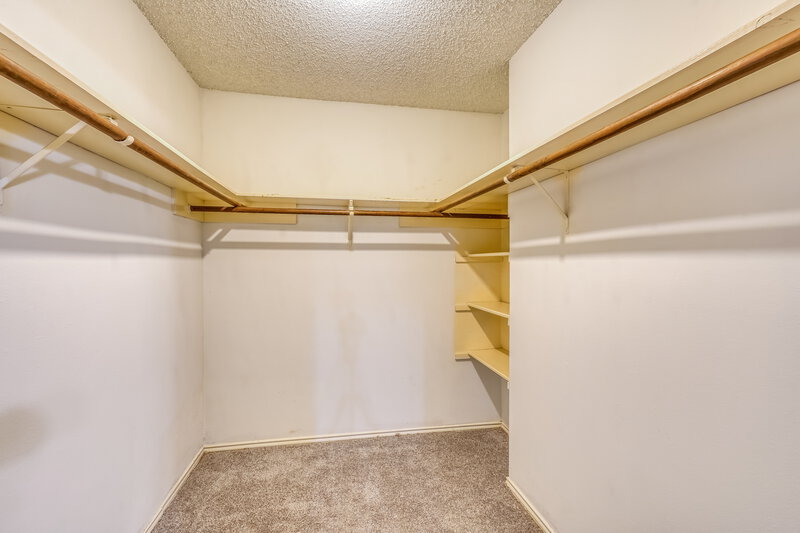 1,985/Mo, 3202 Palm Desert Ln Missouri City, TX 77459 Walk In Closet View
