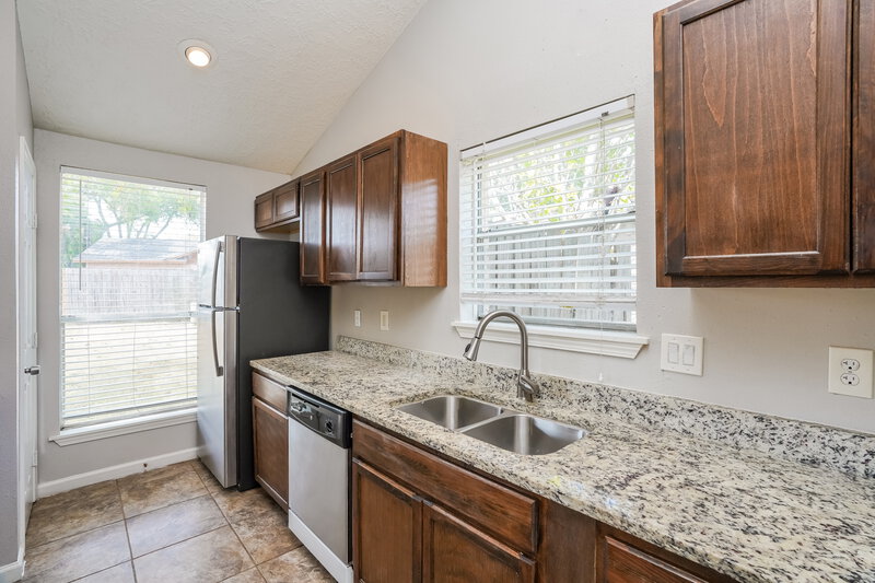1,805/Mo, 15914 Pryor Dr Missouri City, TX 77489 Kitchen View 2
