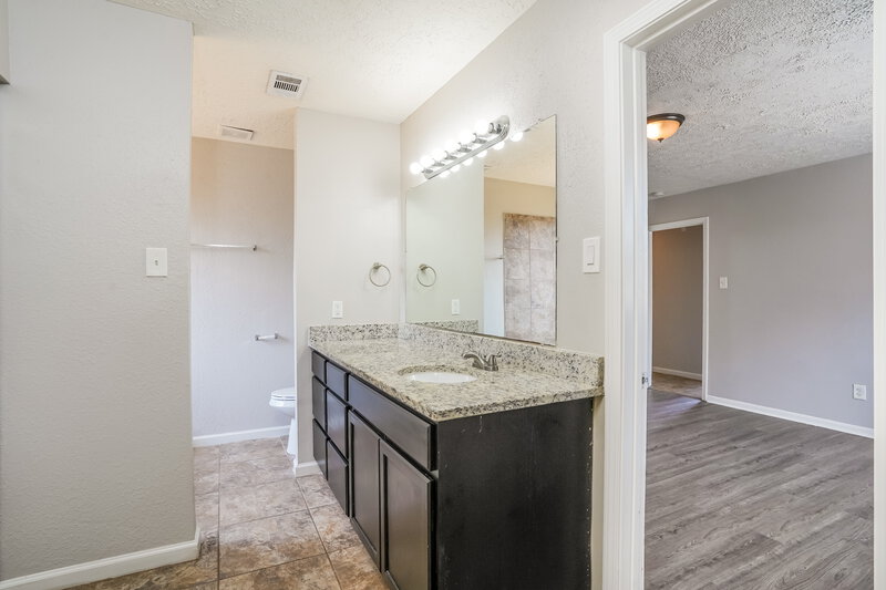 1,805/Mo, 15914 Pryor Dr Missouri City, TX 77489 Main Bathroom View