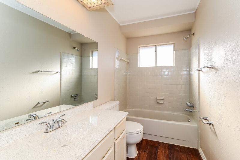 1,970/Mo, 15814 Pinwood Dr Missouri City, TX 77489 Main Bathroom View