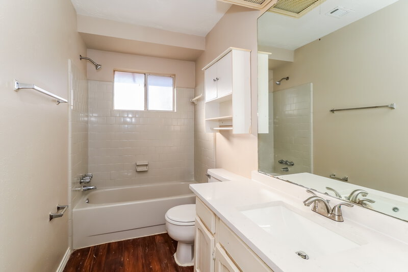 1,970/Mo, 15814 Pinwood Dr Missouri City, TX 77489 Bathroom View