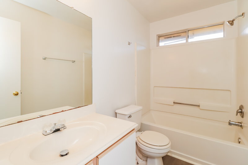 1,720/Mo, 15703 Homebriar Ct Missouri City, TX 77489 Bathroom View