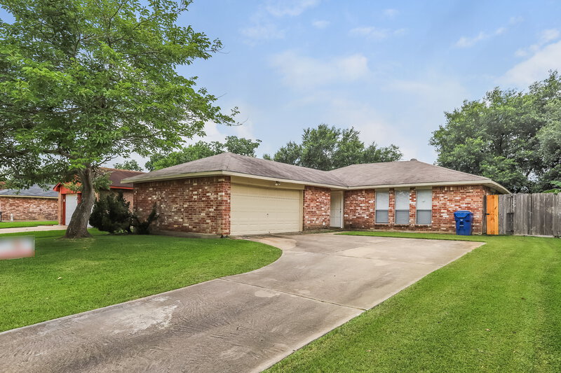 1,700/Mo, 2010 Quail Place Dr Missouri City, TX 77489 Front View