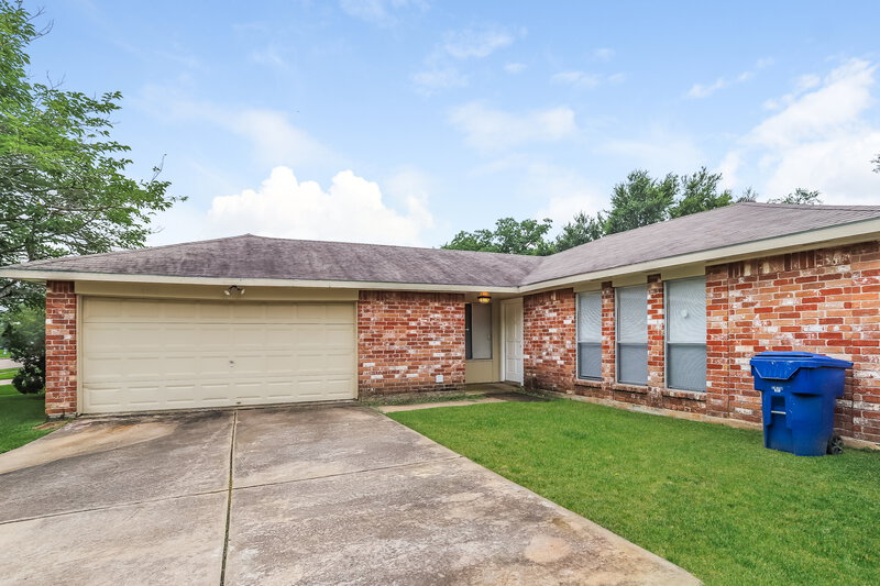1,700/Mo, 2010 Quail Place Dr Missouri City, TX 77489 Front View 2