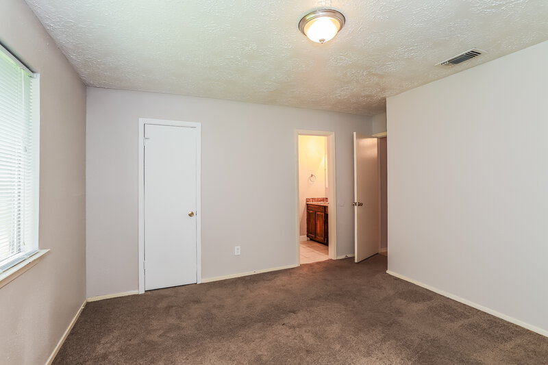 1,700/Mo, 2010 Quail Place Dr Missouri City, TX 77489 Master Bedroom View 2