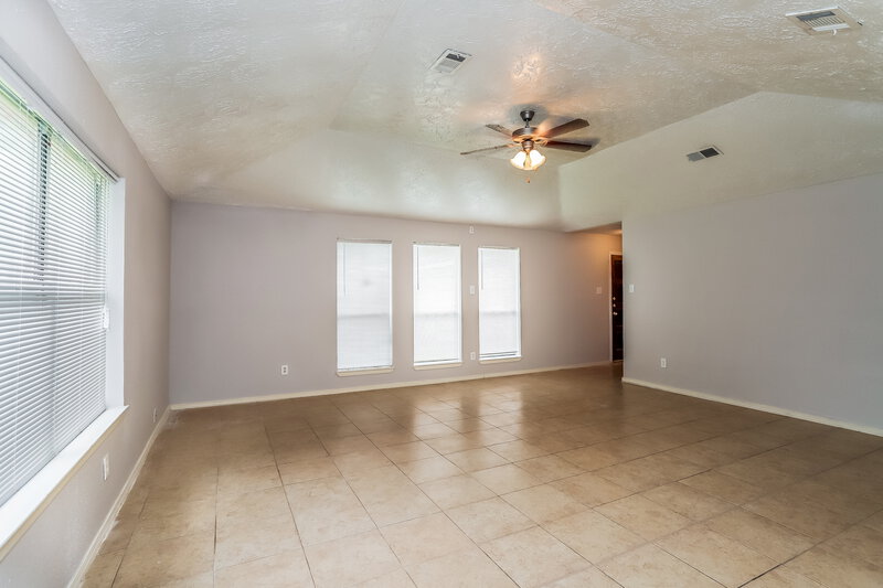 1,700/Mo, 2010 Quail Place Dr Missouri City, TX 77489 Master Bedroom View 4