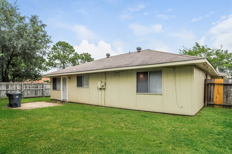 1,700/Mo, 2010 Quail Place Dr Missouri City, TX 77489 Rear View
