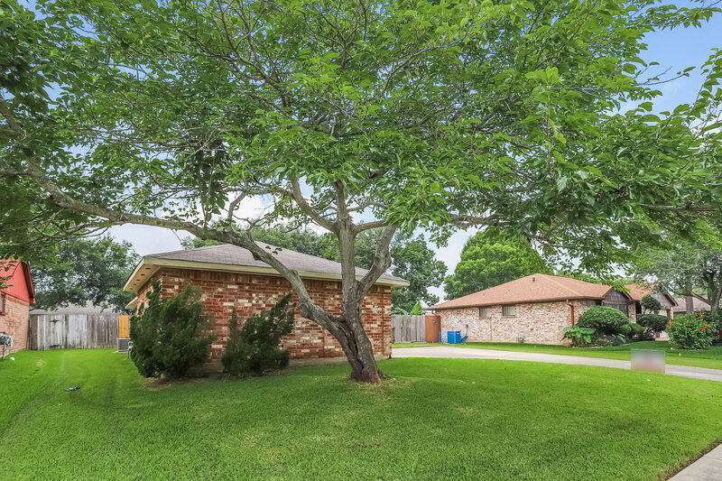 1,700/Mo, 2010 Quail Place Dr Missouri City, TX 77489 Rear View 3