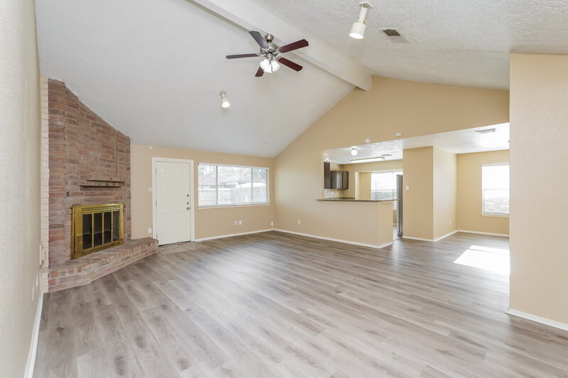 1,675/Mo, 1711 Meadow Green Dr Missouri City, TX 77489 Living Room View