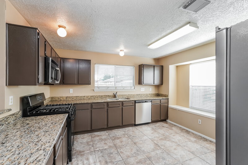 1,675/Mo, 1711 Meadow Green Dr Missouri City, TX 77489 Kitchen View 2