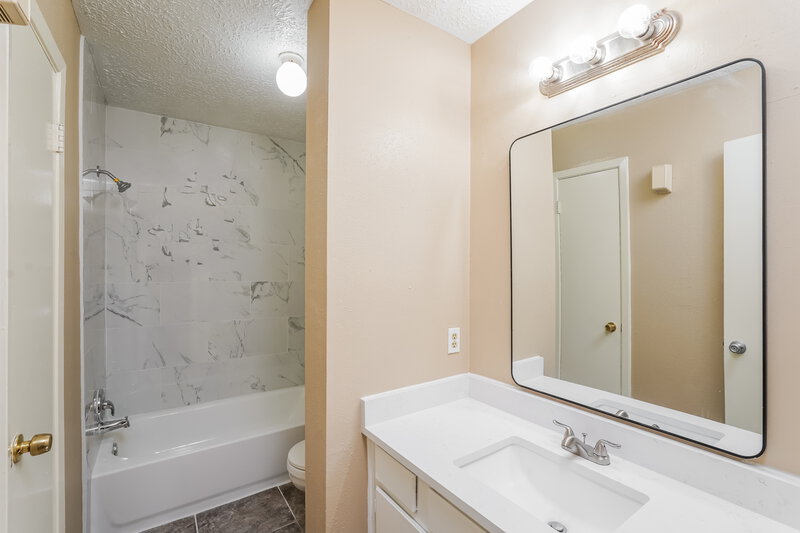 1,675/Mo, 1711 Meadow Green Dr Missouri City, TX 77489 Bathroom View