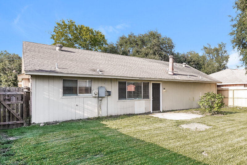 1,675/Mo, 1711 Meadow Green Dr Missouri City, TX 77489 Rear View