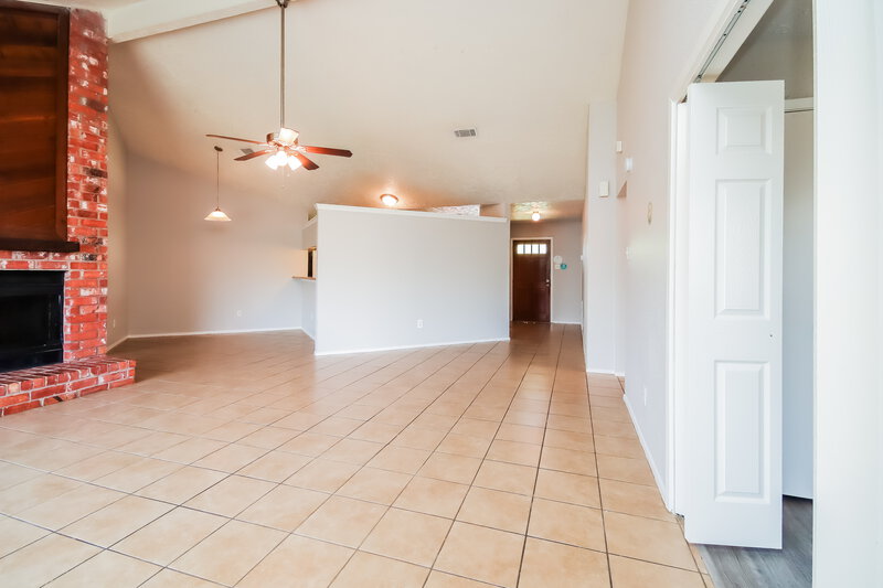 1,990/Mo, 16823 Quail Crest Ct Missouri City, TX 77489 Living Room View