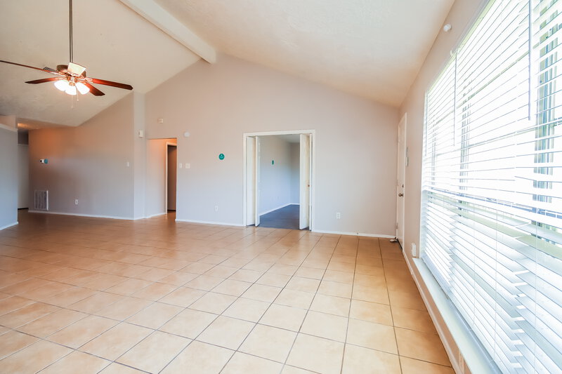 1,990/Mo, 16823 Quail Crest Ct Missouri City, TX 77489 Living Room View 2