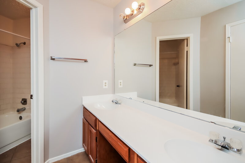 1,990/Mo, 16823 Quail Crest Ct Missouri City, TX 77489 Main Bathroom View